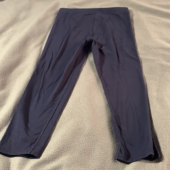 Calvin Klein Performance Quick Dry capri leggings. Size small. - Picture 6 of 6